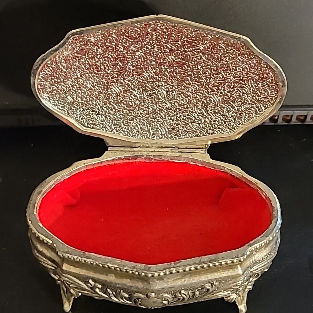 Vintage Metal Jewelry Trinket Box